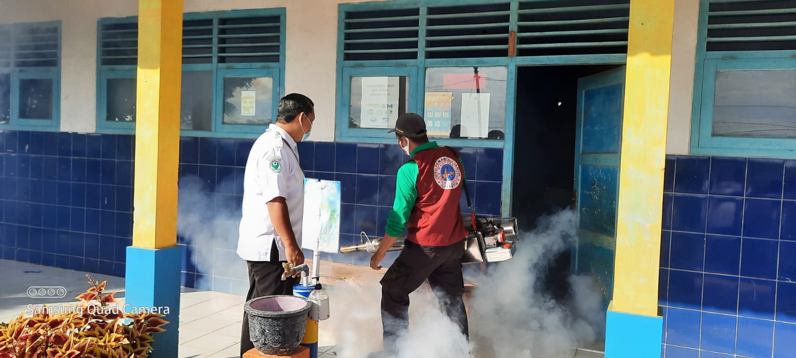 Gb1. Fogging di Institusi Pendidikan Desa Penusupan